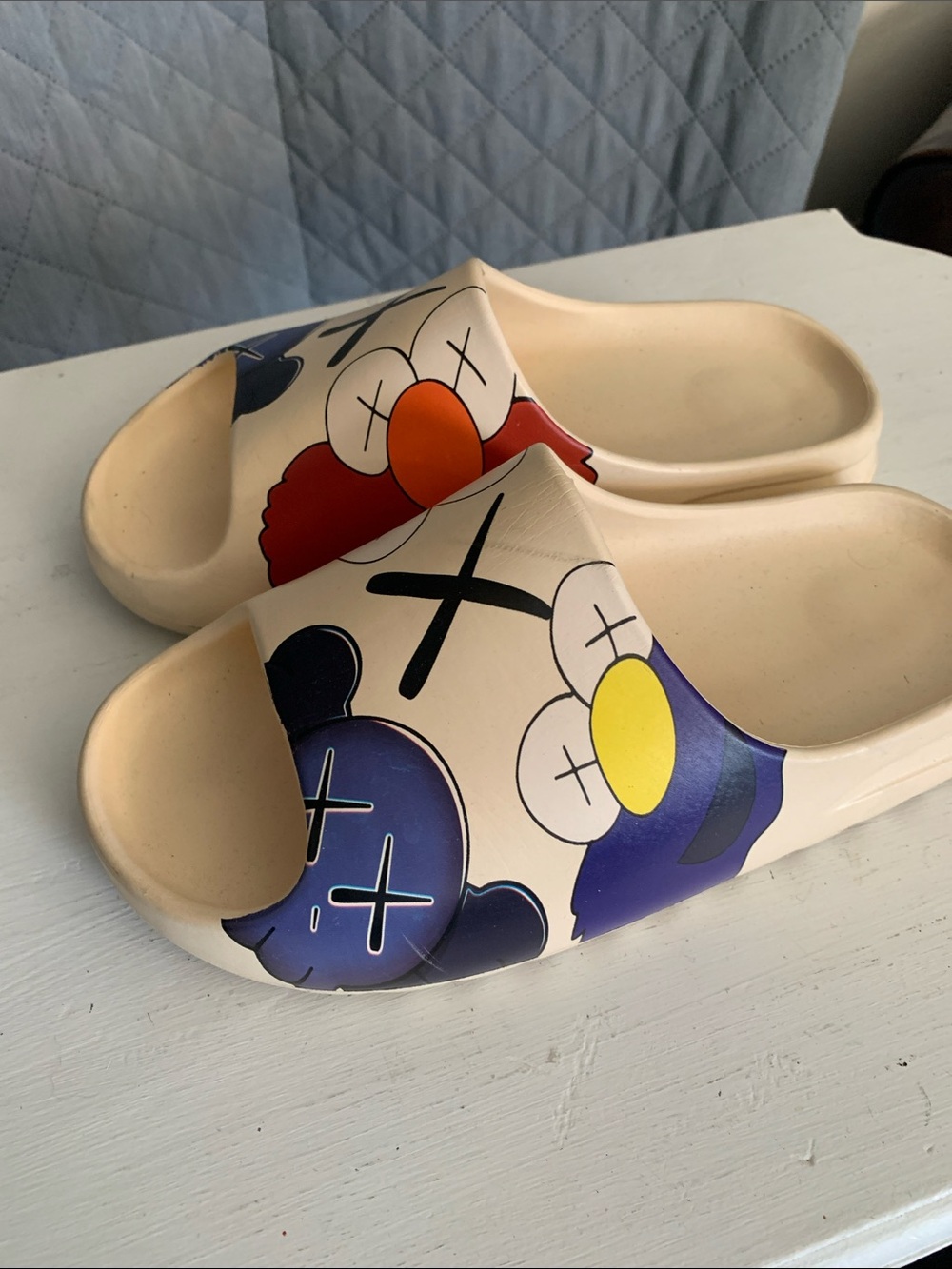 #551 Beige Graphic Slide Sandals with Multicolor Character Print